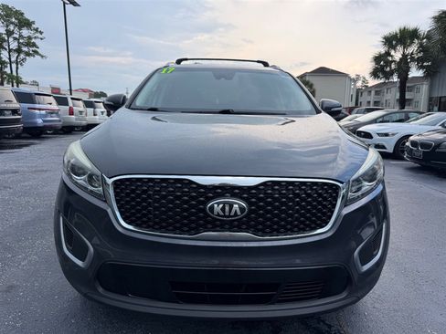 Used 2017 Kia Sorento FWD w/ LX Convenience Package image 3