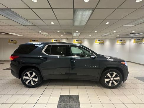 Used 2019 Chevrolet Traverse LT w/ LT Premium Package image 3
