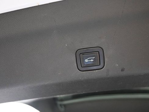 Used 2021 Chevrolet Suburban Z71 AWD/4WD image 11