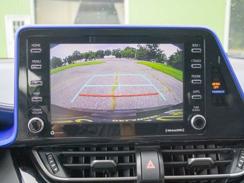Used 2020 Toyota C-HR XLE FWD image 19