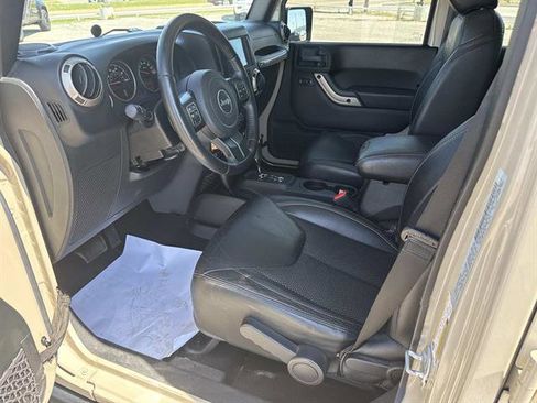 Used 2016 Jeep Wrangler Unlimited Sahara AWD/4WD image 12