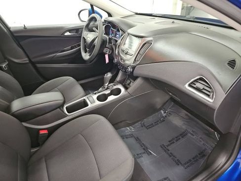 Used 2018 Chevrolet Cruze LT FWD image 34