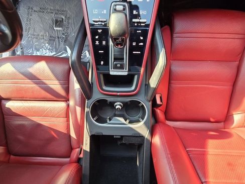 Used 2019 Porsche Cayenne image 40