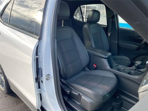 Certified 2022 Chevrolet Equinox RS w/ Infotainment Package image 28