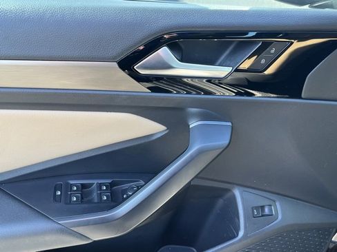 Used 2019 Volkswagen Jetta SEL Premium image 12