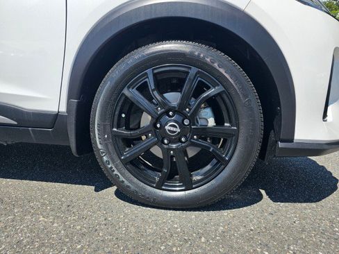 Used 2023 Nissan Kicks SR w/ SR Premium Package FWD image 9