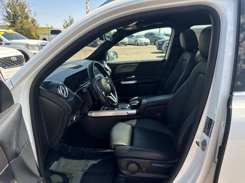Used 2022 Mercedes-Benz GLB 250 4MATIC image 27