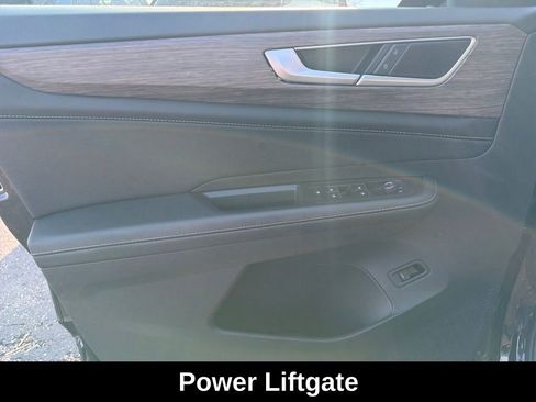 Used 2025 Volkswagen Atlas SEL image 11