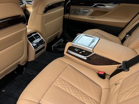 Used 2020 BMW 745e xDrive image 4