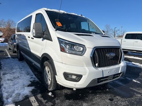 Used 2023 Ford Transit 350 XLT image 3