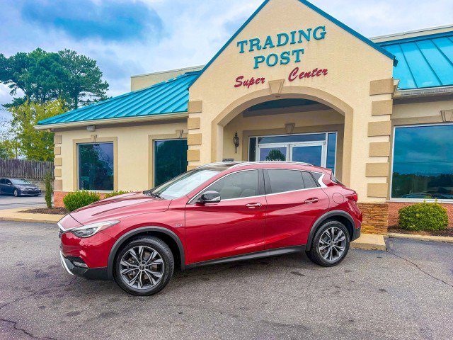 Used 2018 INFINITI QX30 Premium w/ Cargo Package AWD/4WD image 3