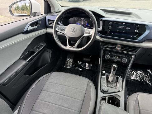 Used 2024 Volkswagen Taos SE image 21