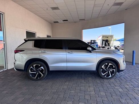 Used 2024 Mitsubishi Outlander SE image 5