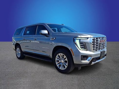 Used 2025 GMC Yukon XL Denali image 2