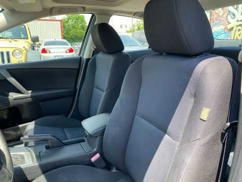 Used 2011 MAZDA MAZDA3 i Touring FWD image 10