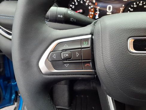 Used 2025 Jeep Compass Latitude w/ Convenience Group AWD/4WD image 18