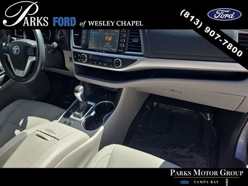 Used 2016 Toyota Highlander XLE AWD/4WD image 10