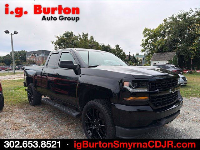 Used 2017 Chevrolet Silverado 1500 Custom w/ Custom Convenience Package AWD/4WD image 3
