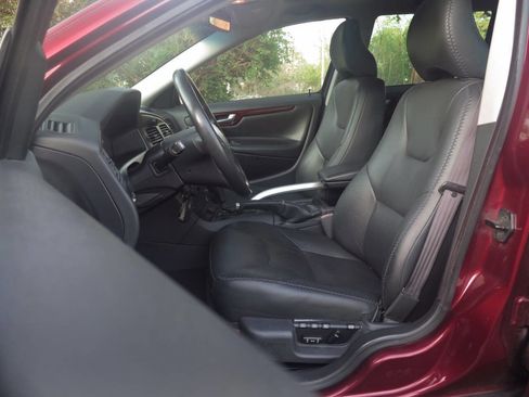 Used 2004 Volvo V70 image 13