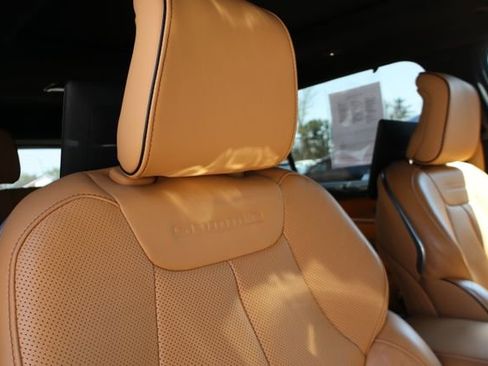 Used 2024 Jeep Grand Cherokee L Summit AWD/4WD image 58