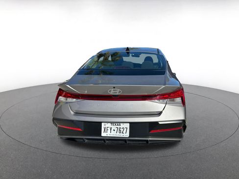 Used 2025 Hyundai Elantra SEL image 6