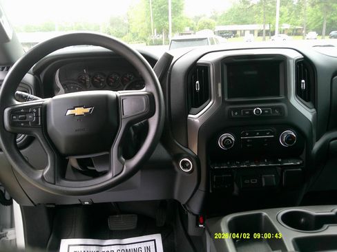 Used 2024 Chevrolet Silverado 2500 Custom w/ Custom Value Package AWD/4WD image 19