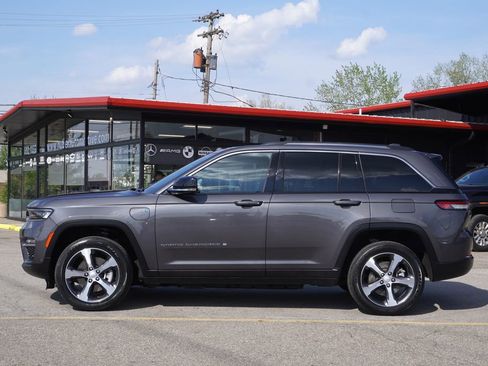 Used 2022 Jeep Grand Cherokee Limited 4xe w/ Luxury Tech Group II AWD/4WD image 4