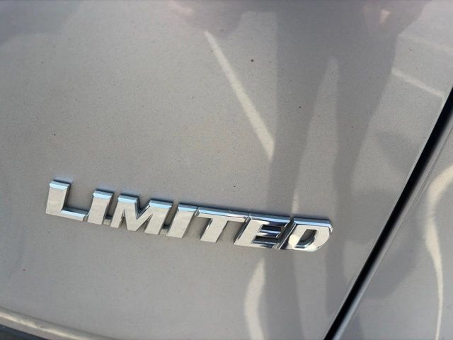 Used 2019 Toyota RAV4 Limited FWD image 10