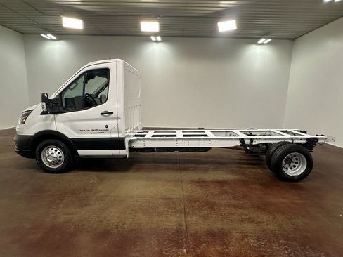 Used 2023 Ford Transit 350 DRW AWD image 6