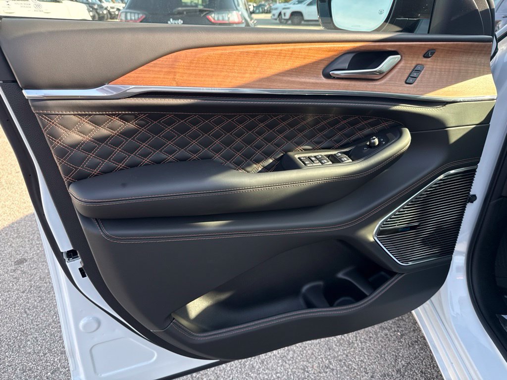New 2027 Jeep Grand Cherokee Summit AWD/4WD image 18