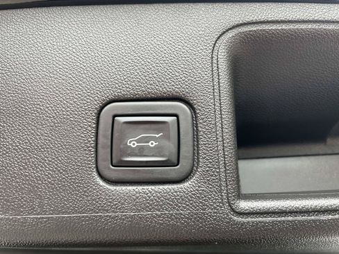 Certified 2023 GMC Terrain Denali w/ Black Diamond Edition AWD/4WD image 19