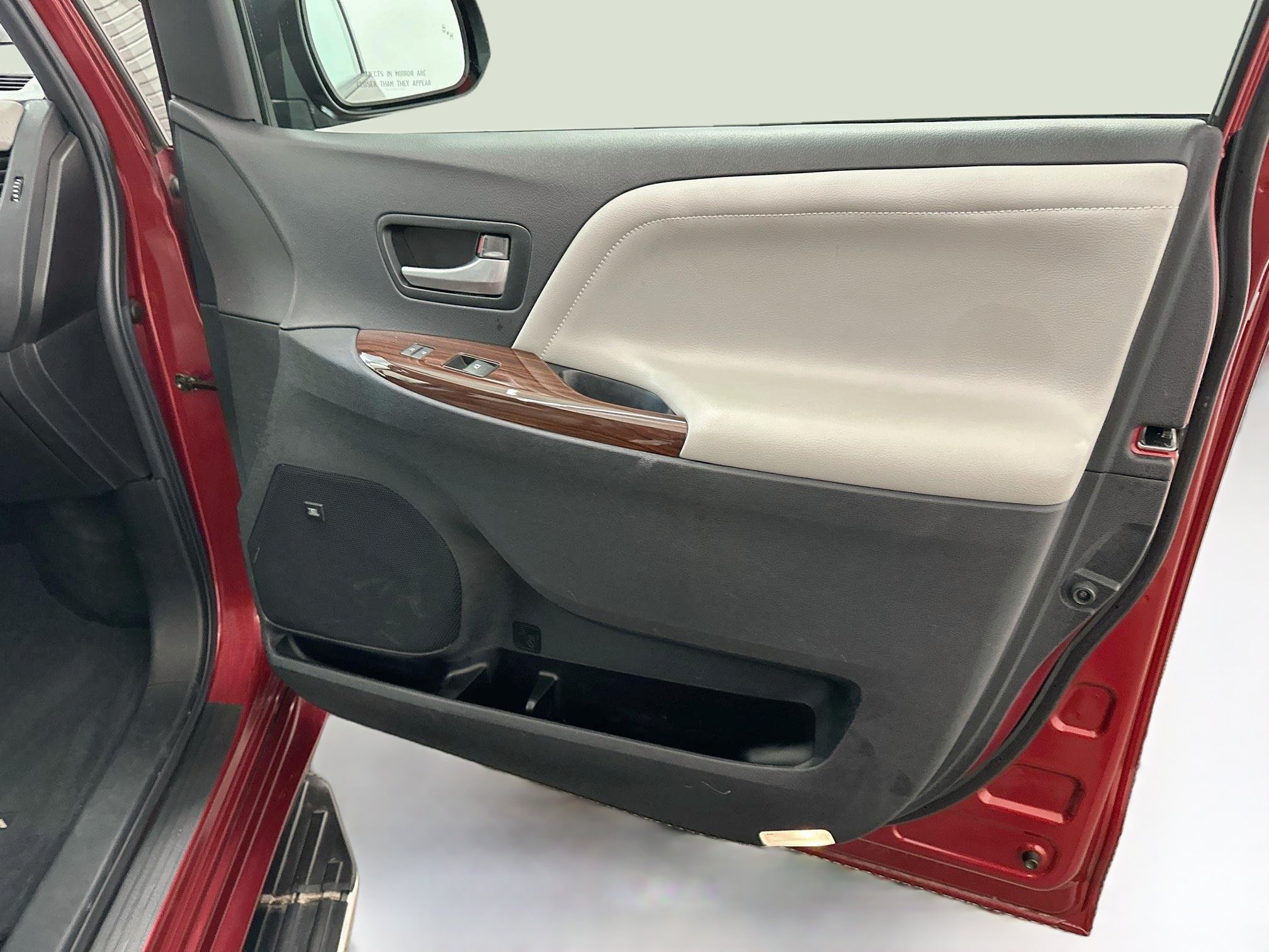 Used 2015 Toyota Sienna Limited AWD/4WD image 36