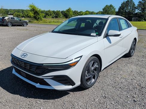 Used 2026 Hyundai Elantra Limited FWD image 4