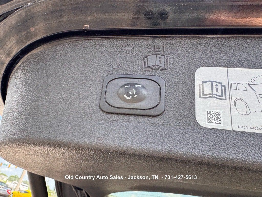 Used 2018 Ford Escape Titanium w/ Ford Safe & Smart Package AWD/4WD image 12