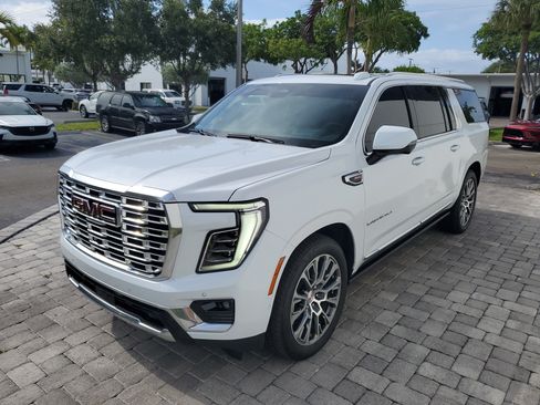 Used 2026 GMC Yukon XL Denali w/ Sun & Power Step Package RWD image 3