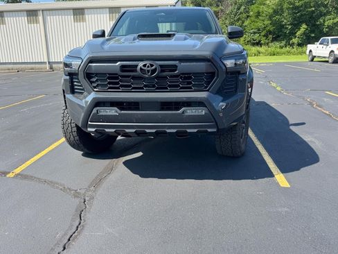 Used 2025 Toyota Tacoma TRD Sport AWD/4WD image 8