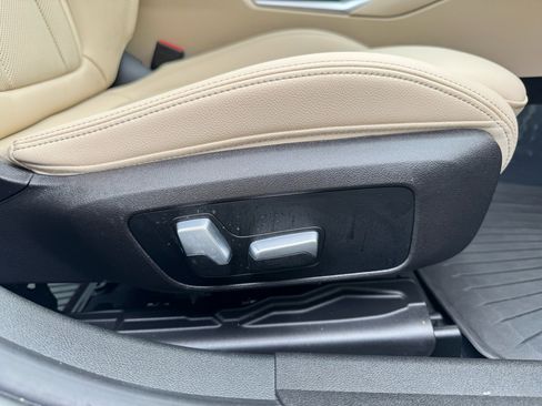 Used 2023 BMW 330i xDrive Sedan w/ Premium Package image 44