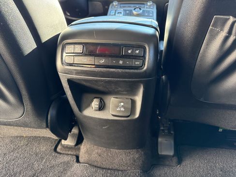 Used 2021 Hyundai Palisade Limited image 18