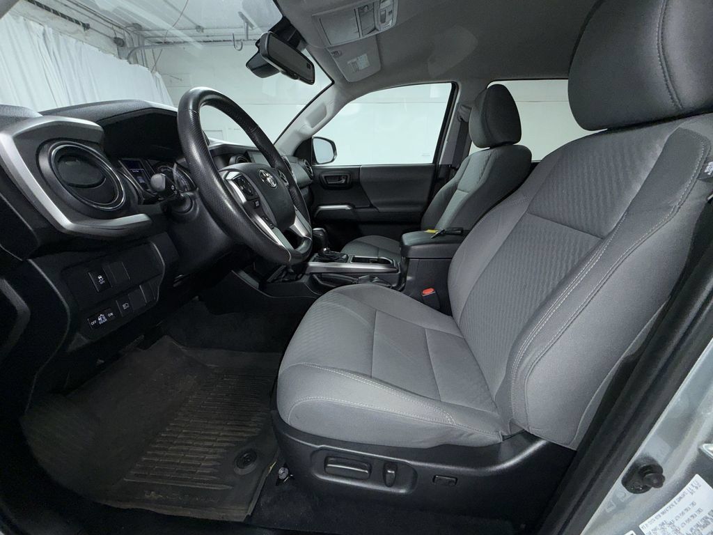 Used 2023 Toyota Tacoma SR5 AWD/4WD image 11