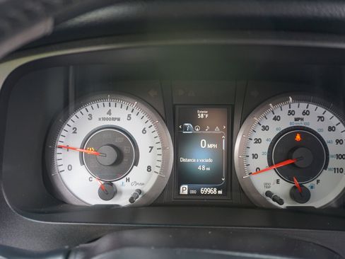 Used 2017 Toyota Sienna SE w/ SE Preferred Package FWD image 10