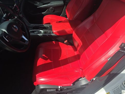 Used 2018 Honda Accord Sport image 11