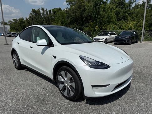 Used 2023 Tesla Model Y Long Range AWD/4WD image 3