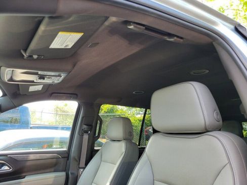 Used 2024 GMC Yukon SLT w/ SLT Luxury Package RWD image 5