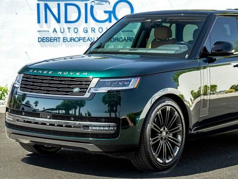 Used 2025 Land Rover Range Rover SE AWD/4WD image 2