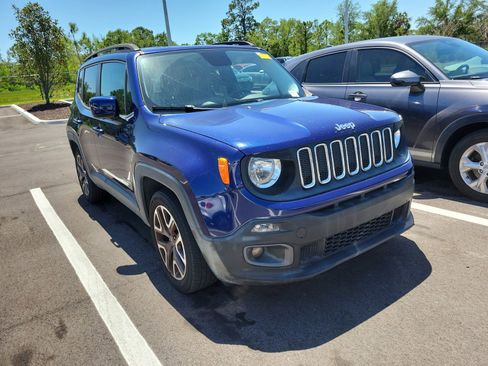 Used 2016 Jeep Renegade Latitude image 2