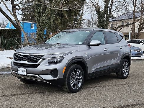 Certified 2022 Kia Seltos LX image 3