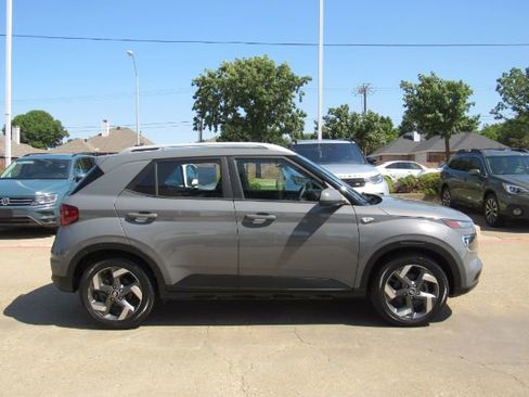 Used 2022 Hyundai Venue SEL image 5