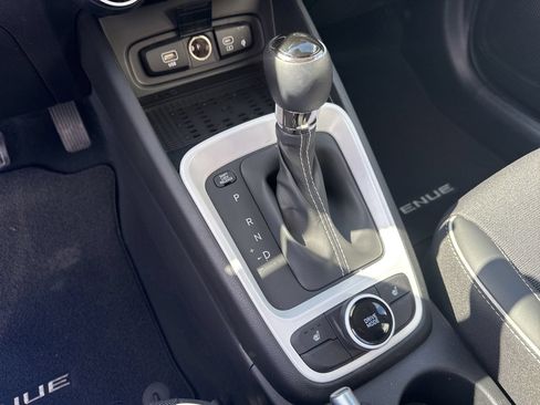 Certified 2023 Hyundai Venue Limited FWD image 23