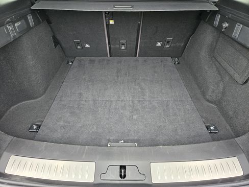 Used 2020 Land Rover Range Rover Velar R-Dynamic S image 33