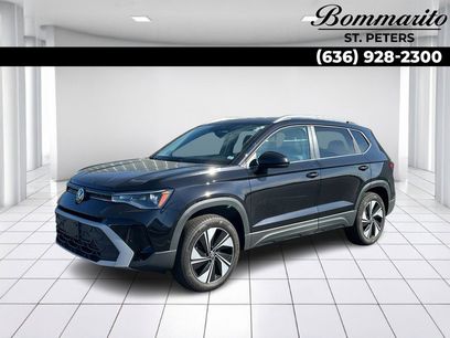 Used 2025 Volkswagen Taos SE w/ Panoramic Sunroof Package